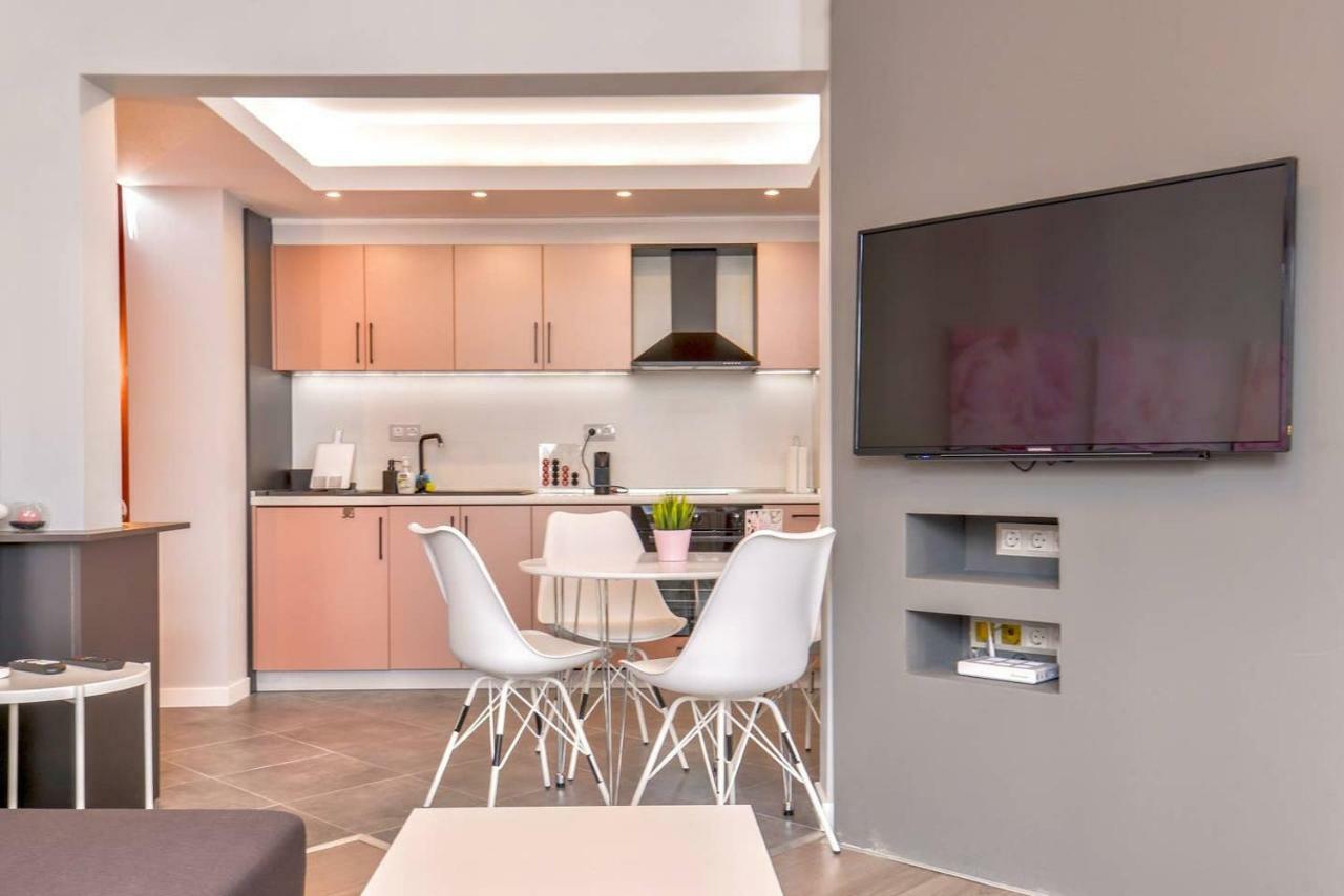 ROSÉ one bedroom designer apartment in city centre Sofia Extérieur photo