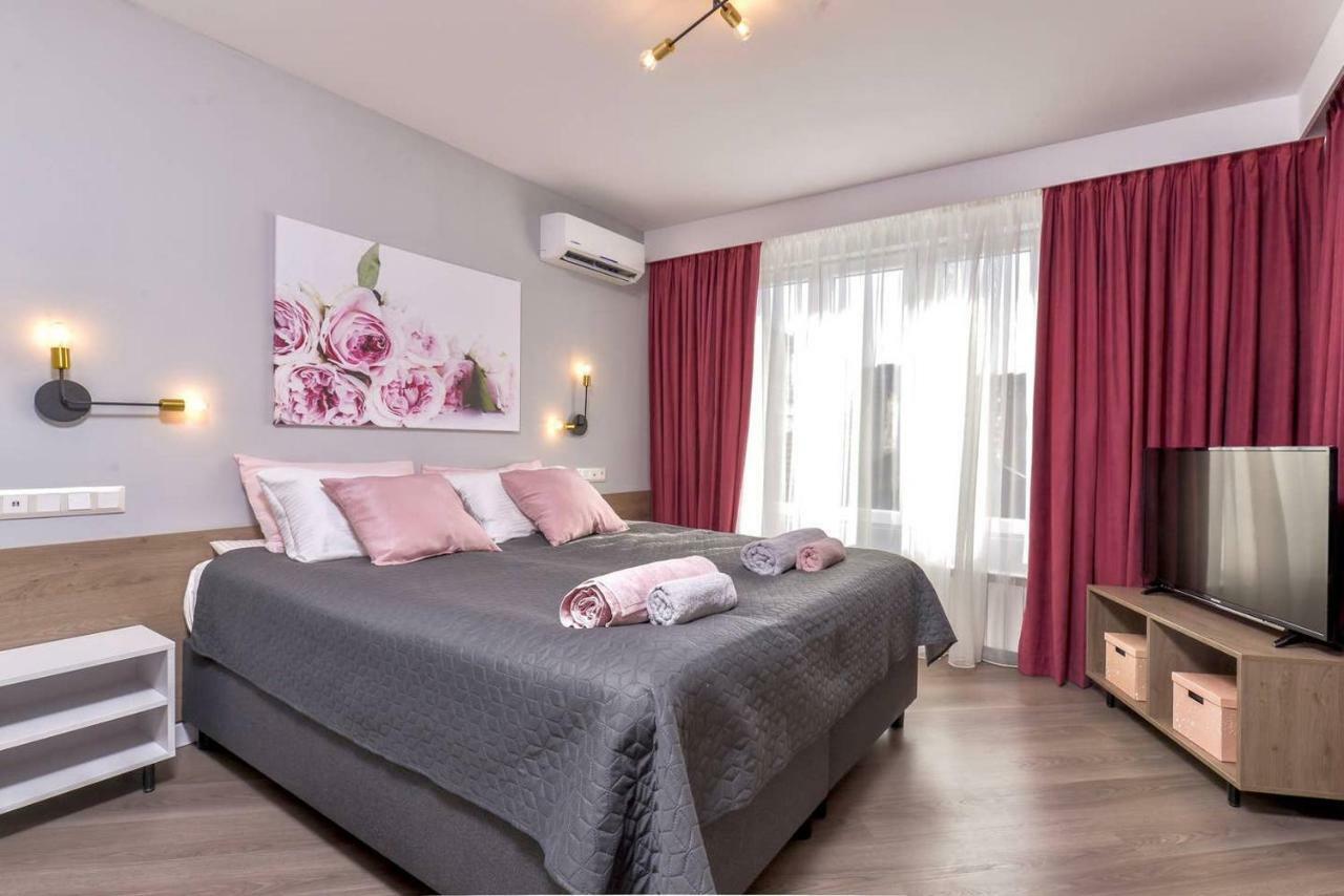 ROSÉ one bedroom designer apartment in city centre Sofia Extérieur photo