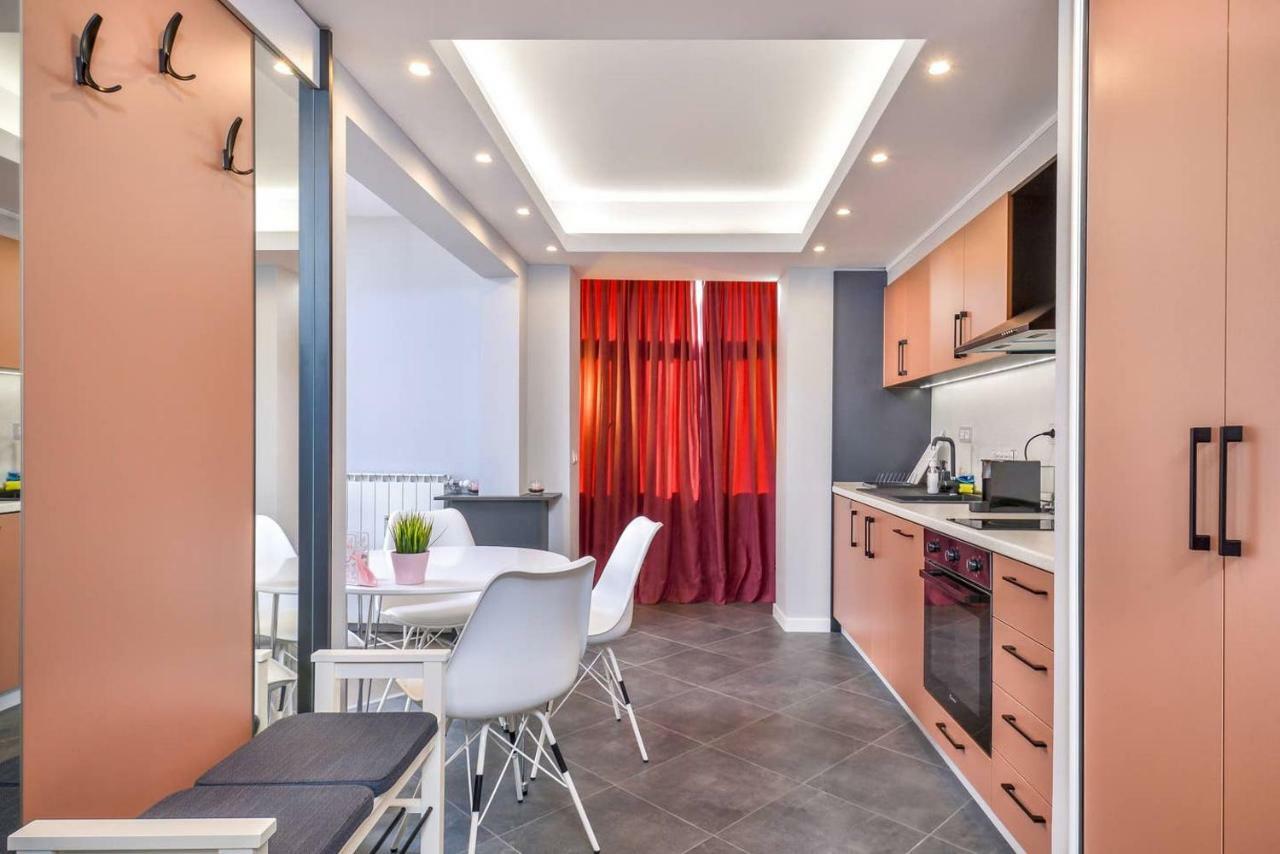 ROSÉ one bedroom designer apartment in city centre Sofia Extérieur photo