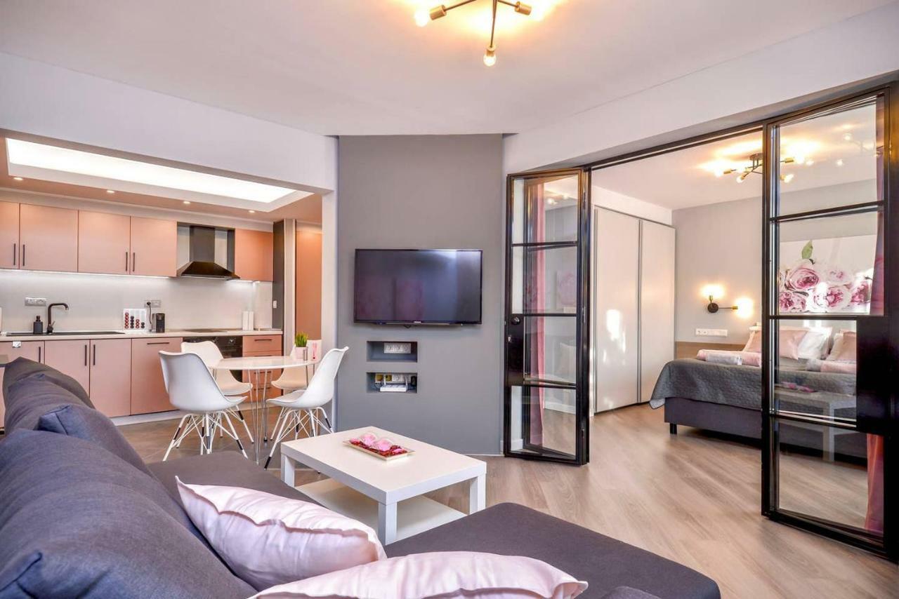 ROSÉ one bedroom designer apartment in city centre Sofia Extérieur photo