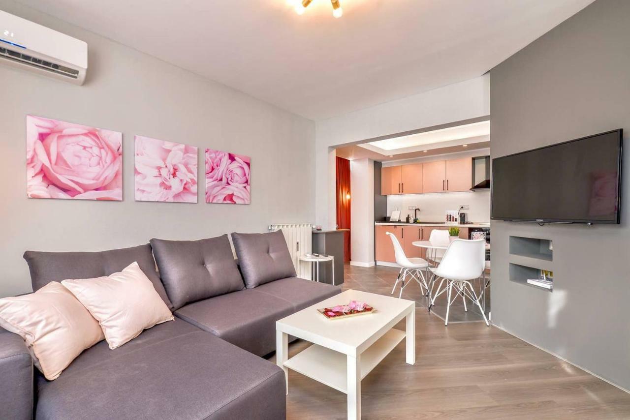 ROSÉ one bedroom designer apartment in city centre Sofia Extérieur photo