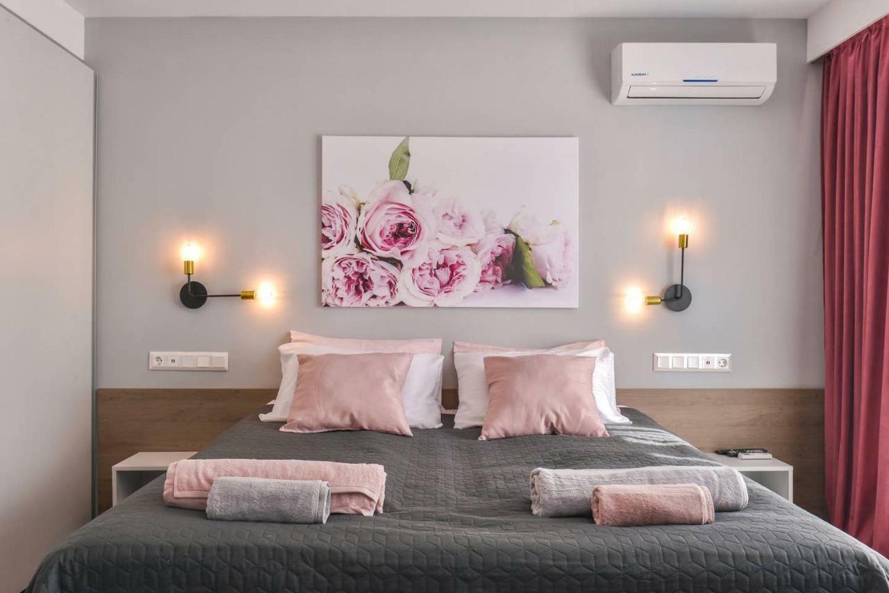 ROSÉ one bedroom designer apartment in city centre Sofia Extérieur photo