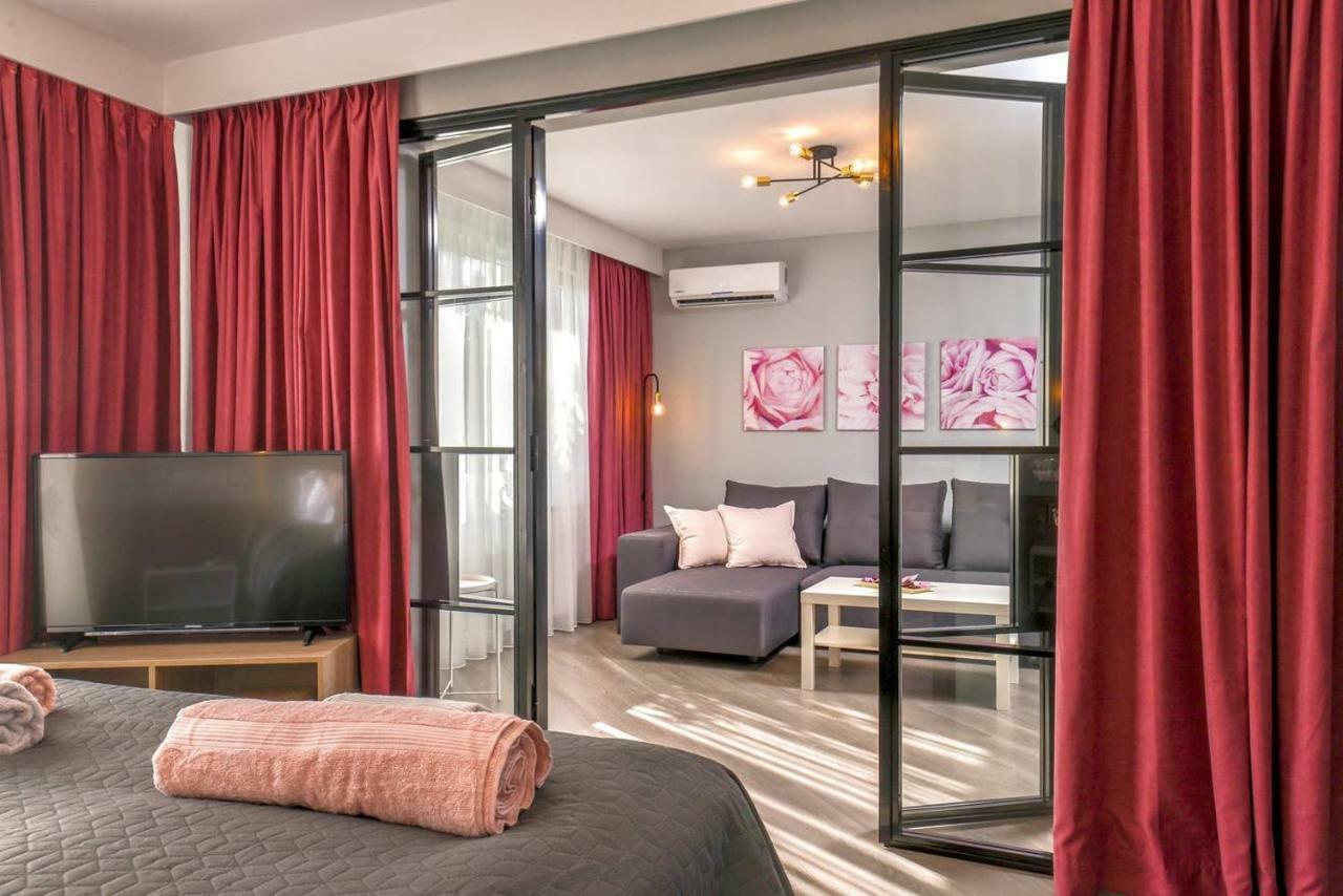 ROSÉ one bedroom designer apartment in city centre Sofia Extérieur photo