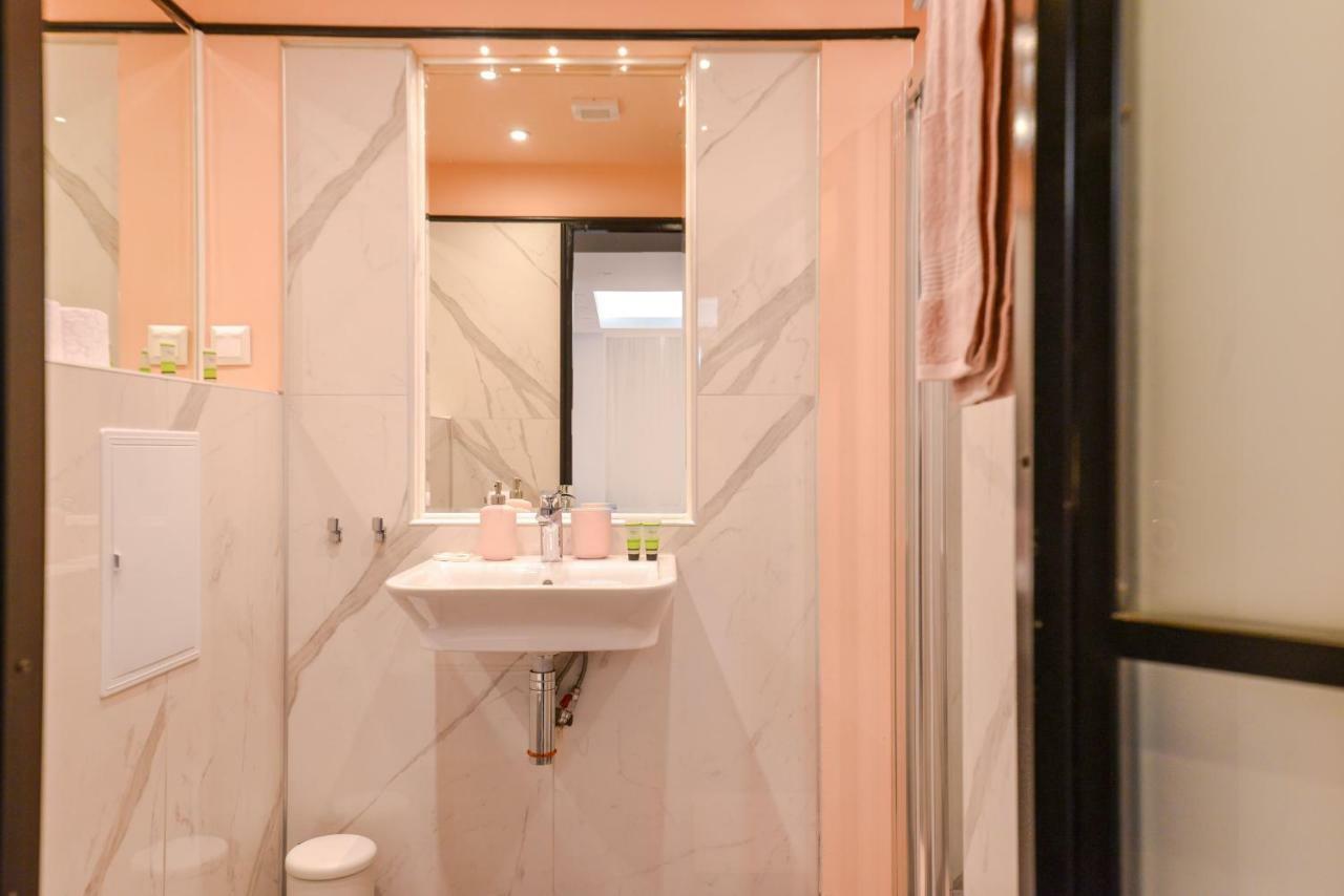 ROSÉ one bedroom designer apartment in city centre Sofia Extérieur photo